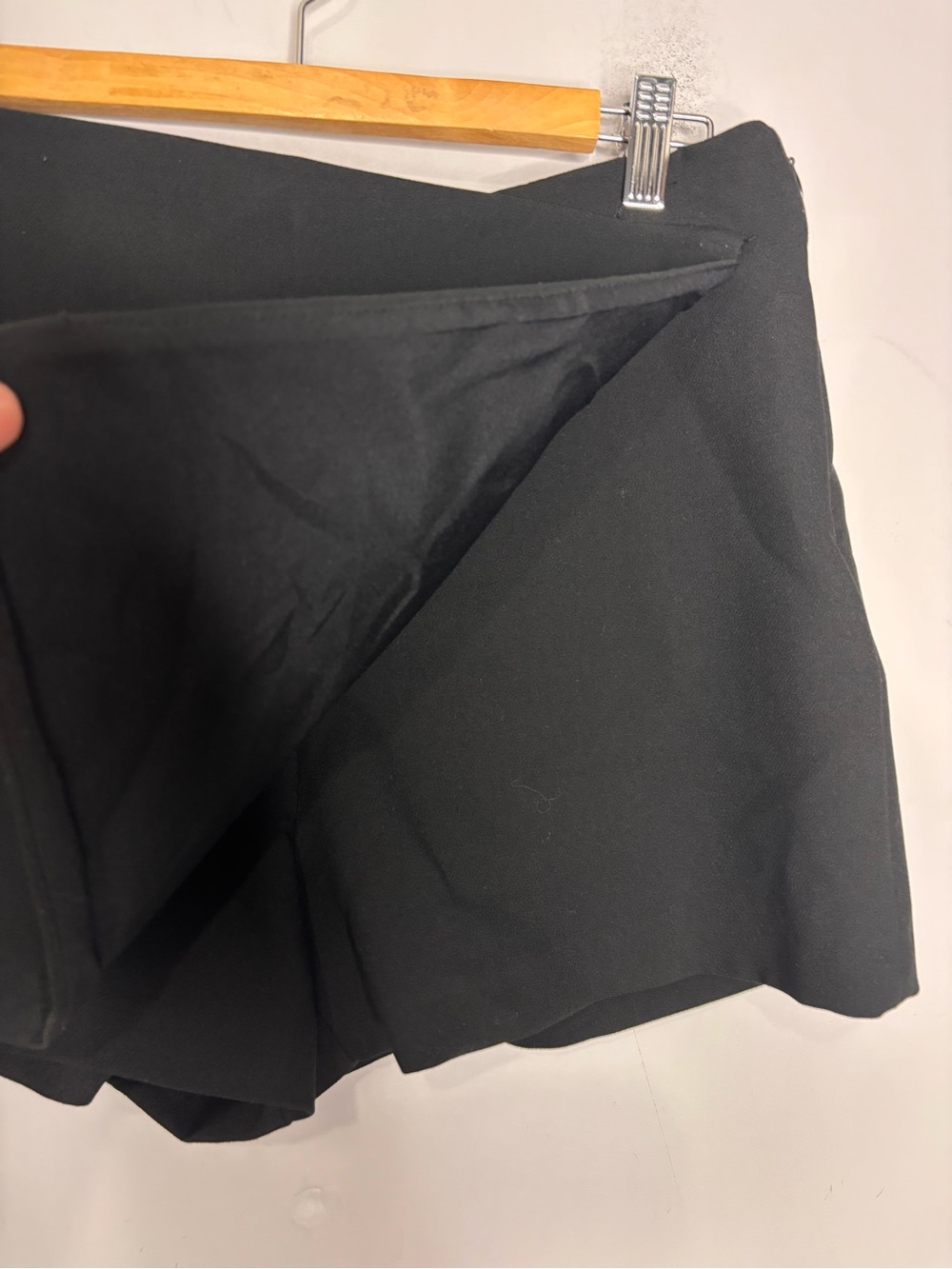 Zara Faux Wrap Front Black Mini Skort with Sleek Asymmetrical Hem, size L - Picture 5 of 13